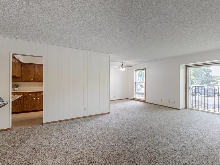 Wayzata Woods — Photo 41