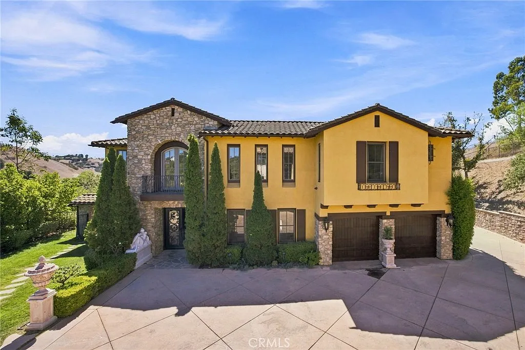 6 bed, 8791 sqft, $31,500 — Photo 2