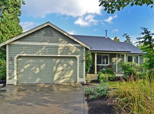 876 Cherry Ave NE, Bainbridge Island, WA 98110