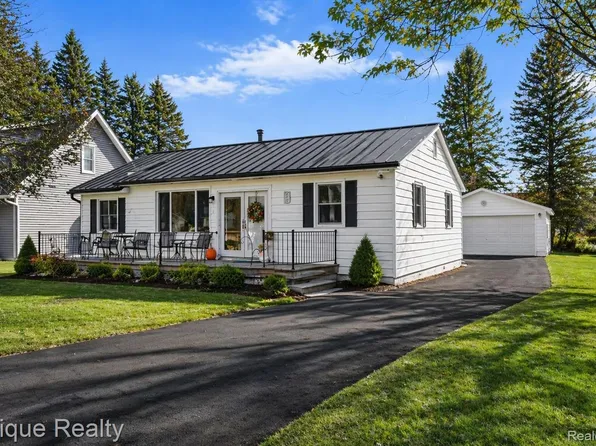 7520 Sunset Blvd, Lexington, MI 48450