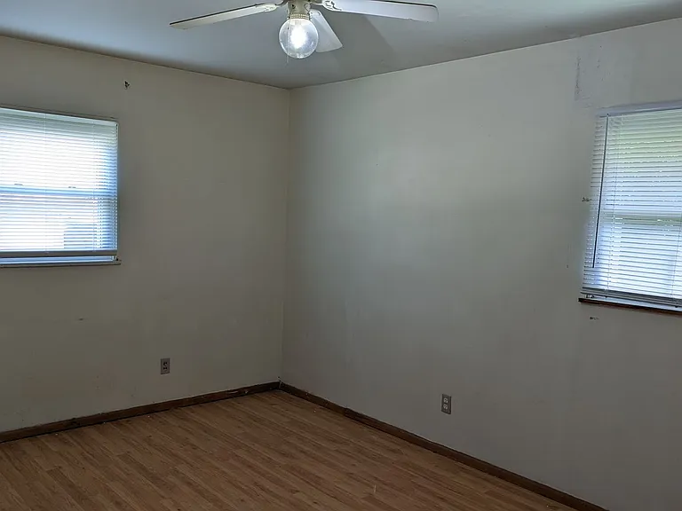 810 Maplepark Dr — Photo 6