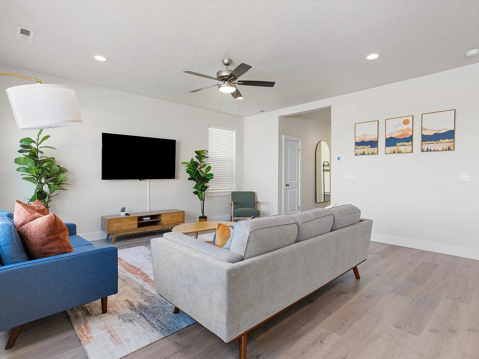 4 bed, 2.5 bath, 2078 sqft, $5,000 — Photo 3