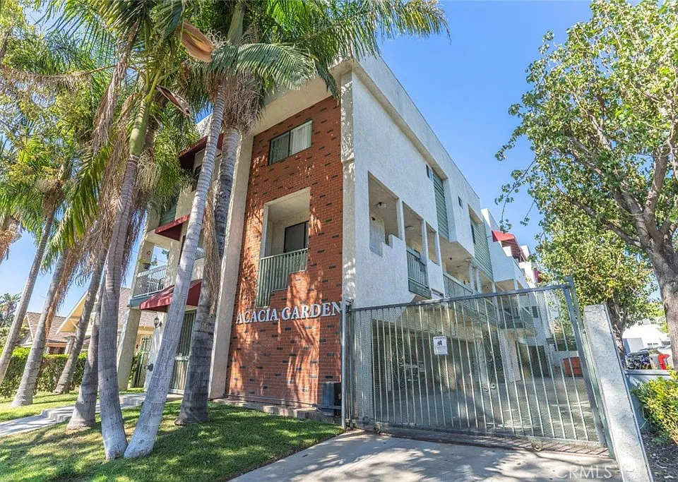 317 W Acacia Ave #4