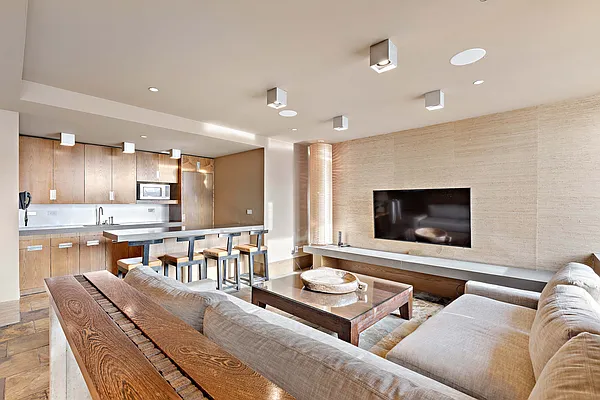 Rented by Isaacs Ganz Real Estate | media 22