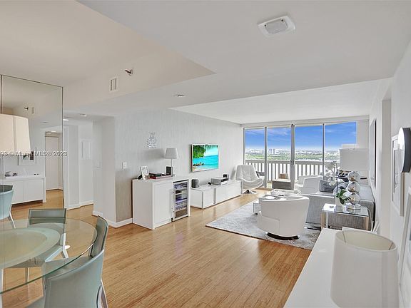 2nd image of 1000 Island Blvd #2812
