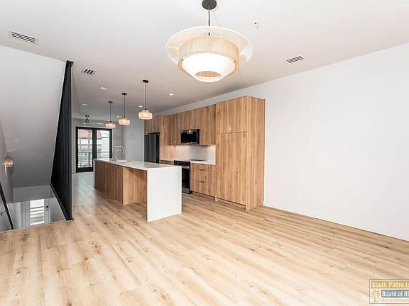 4th image of 107 W Acapulco St #D