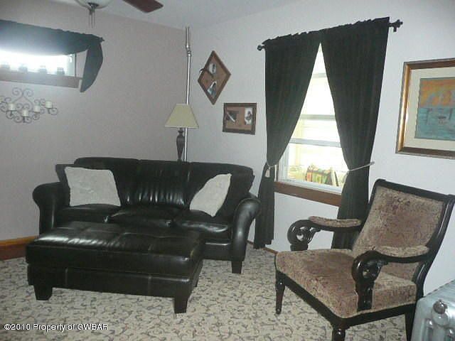 2nd image of 33 Barber St