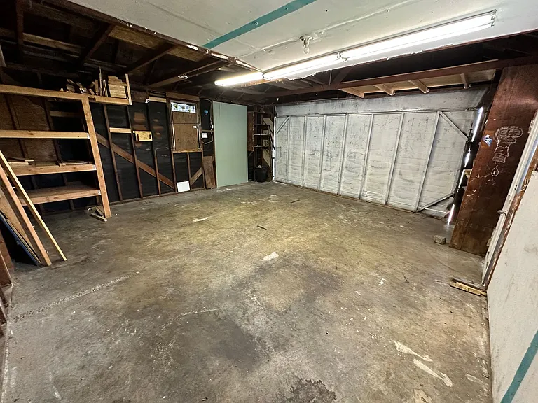 535 N Olive St — Photo 36