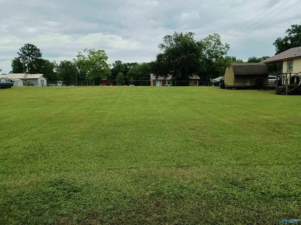 807 Pine St, Talladega, AL 35160