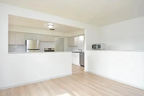 3 bed, 1850 sqft, $2,495 — Photo 3