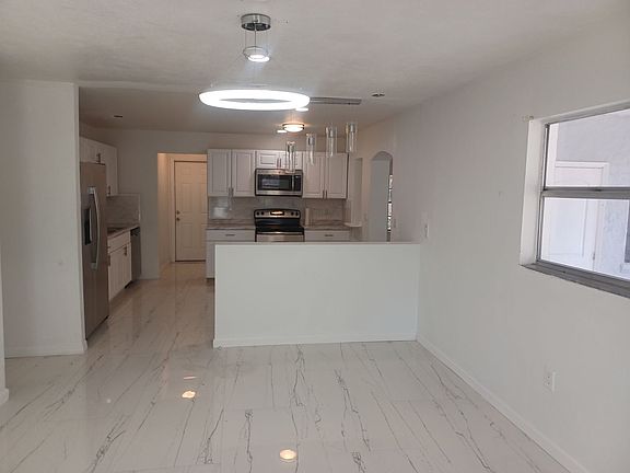 2nd image of 2627 Saint Charles St