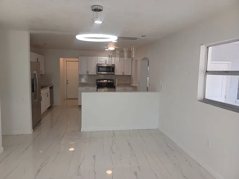 2627 Saint Charles St — Photo 2