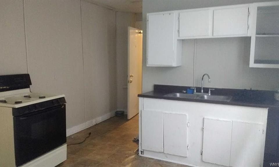 2nd image of 114 15th St