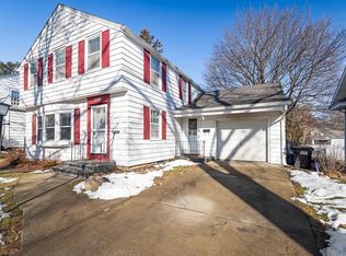 1528 W Logan St, Freeport, IL 61032