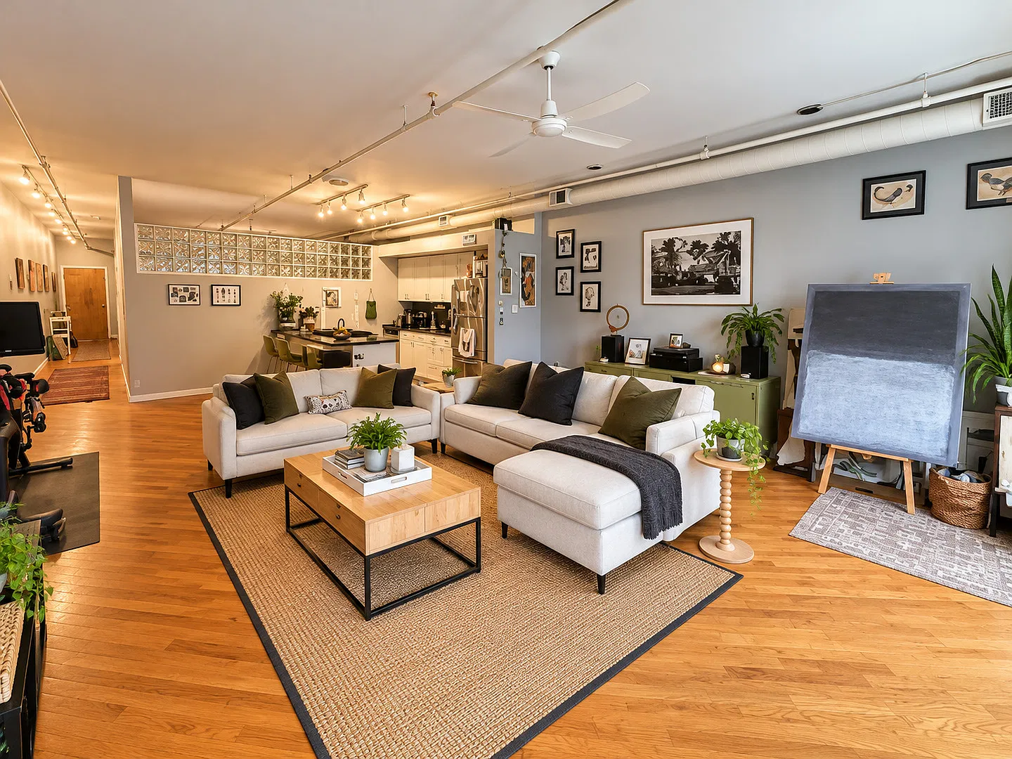 1 bed, 1.0 bath, 1200 sqft, $2,500 — Photo 2