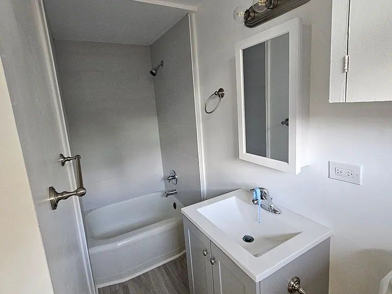 110 Lakeview Cir #104 — Photo 7
