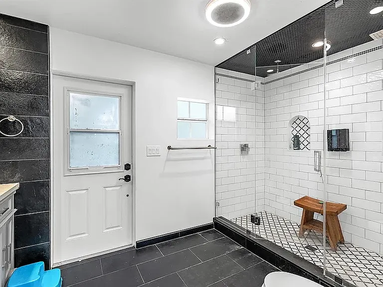 5939 NW 79th Way — Photo 8