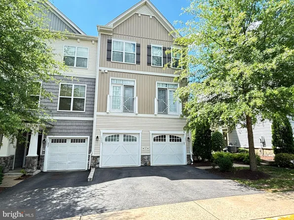 1599 Renate Dr, Woodbridge, VA 22192