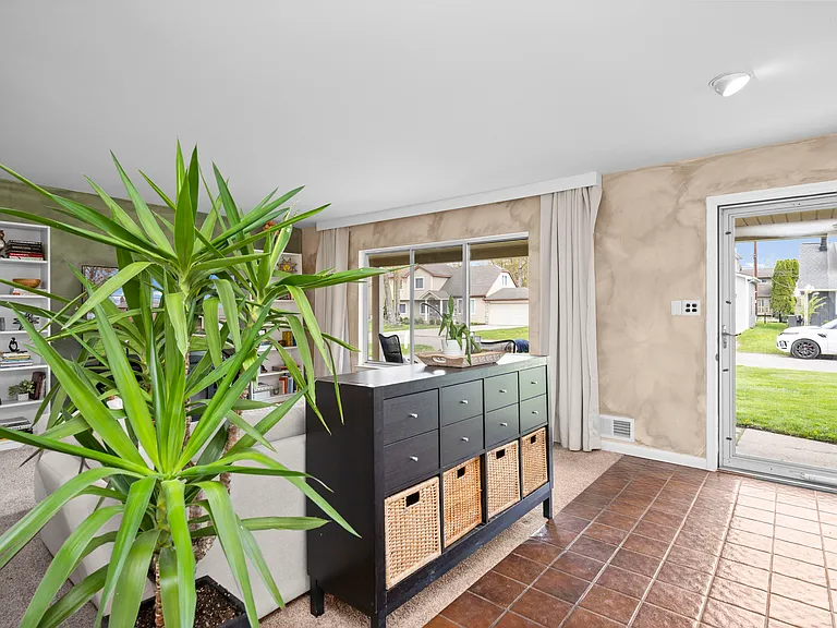 38027 Mallast St — Photo 3