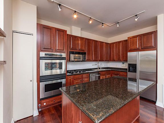 2nd image of 550 W Fulton St APT 604