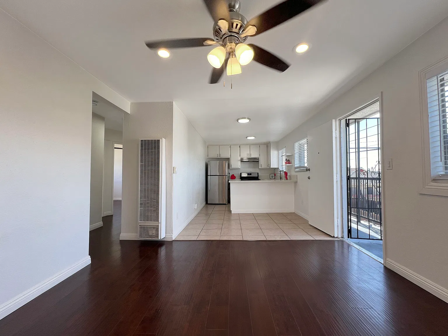 3 bed, 900 sqft, $2,650 — Photo 2