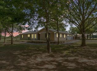 301 Red Bluff Cir, Millsap, TX 76066