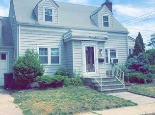 25 Saint Nicholas St, Lynbrook, NY 11563