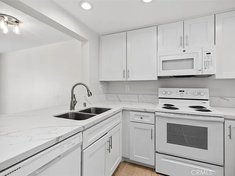63 Bentwood Ln #63 — Photo 11