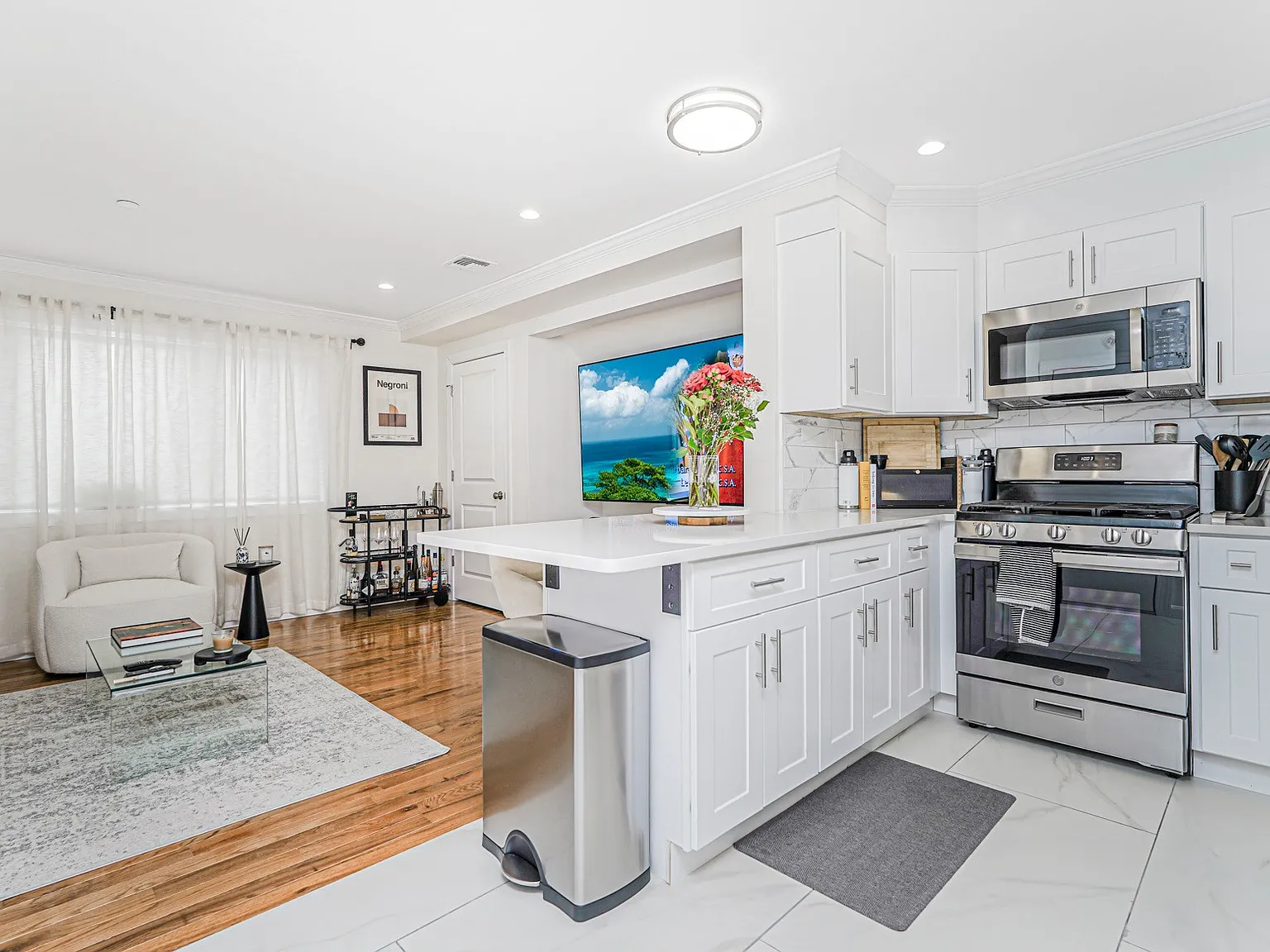 2 bed, $2,600 — Photo 4