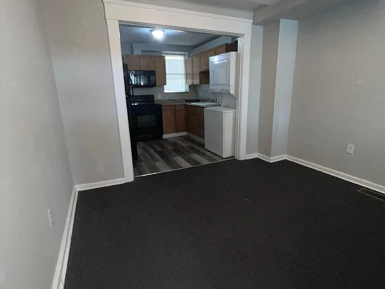 1206 W Cross St — Photo 3