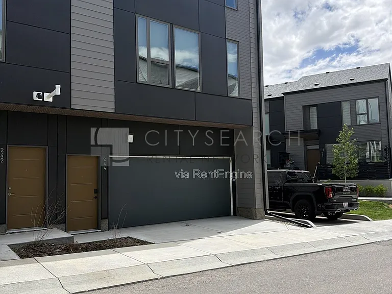 244 Sovereign Cres SW #1 — Photo 15