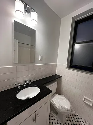 Rented by Salon Realty Corp | media 6