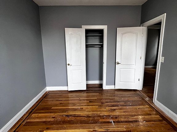 2nd image of 928 21st St APT 23
