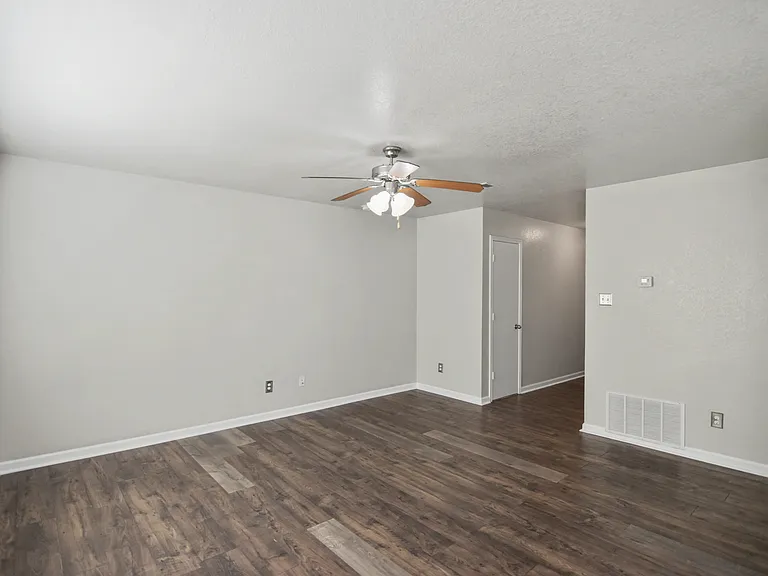 3304 Regency Ct — Photo 7