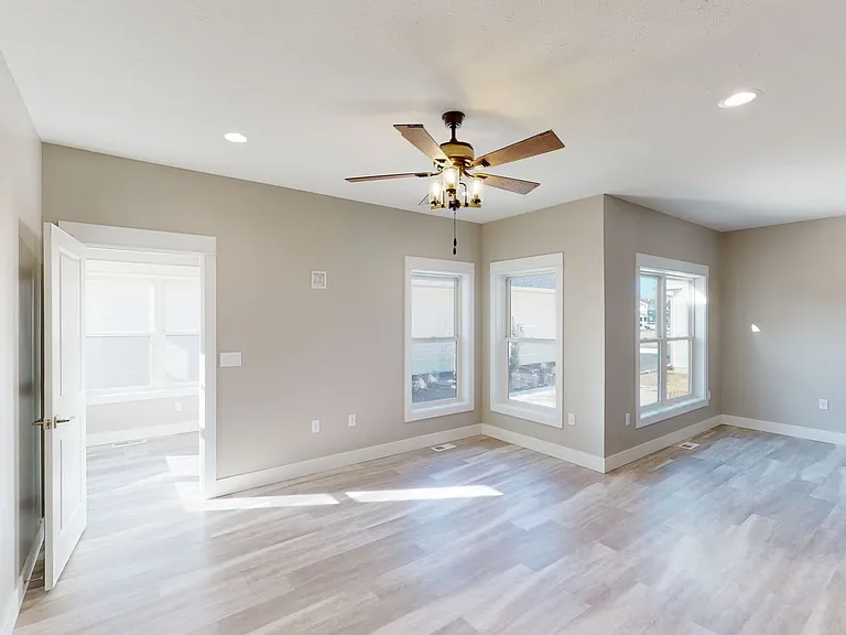 1003 E Maple Ave — Photo 5