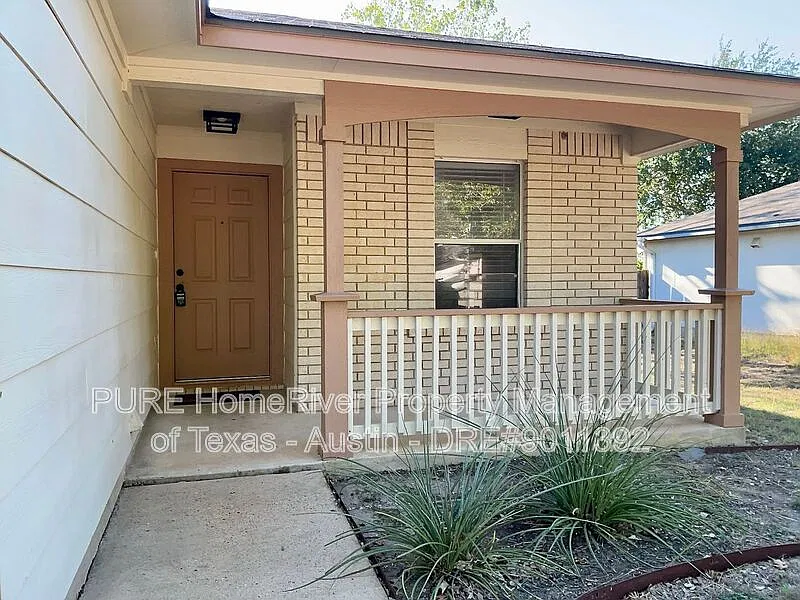 3 bed, 2.0 bath, 1028 sqft, $1,700 — Photo 2