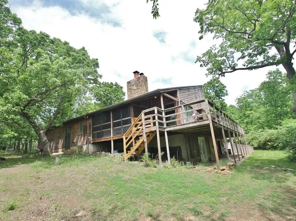 5125 SE 10th St, Tecumseh, KS 66542