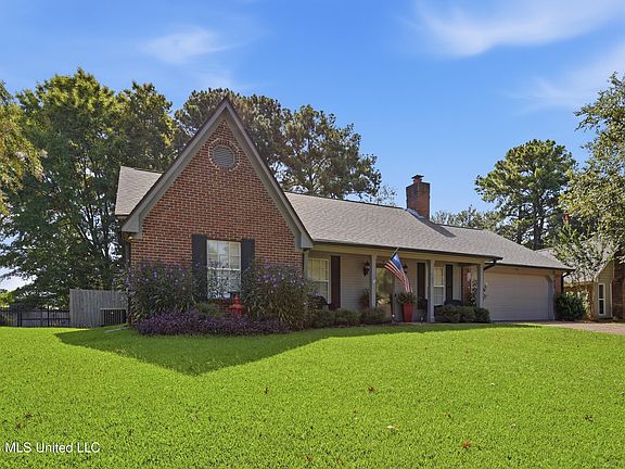 2nd image of 305 Mockingbird Ln