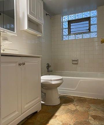 4th image of 5353 W 87th St #1