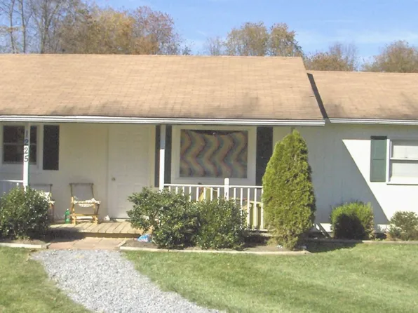 1225 Thomas Ln, Blacksburg, VA 24060