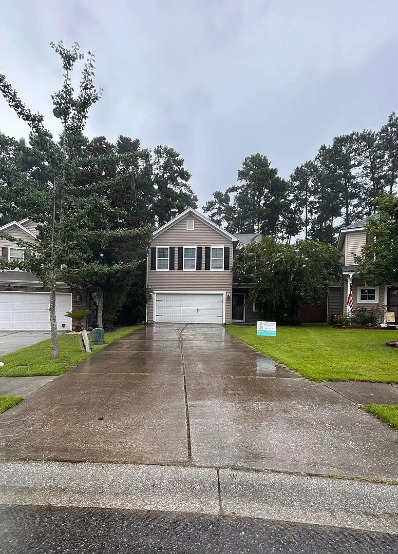 Huge 4BR home in beautiful neighborhood Wellborn Village in Ladson! — Photo 2