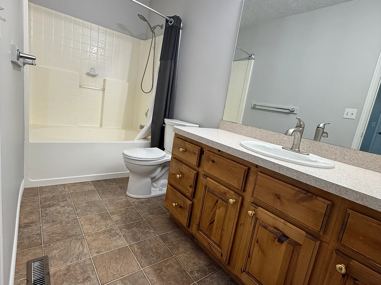 4 bed, 1213 sqft, $750 — Photo 4