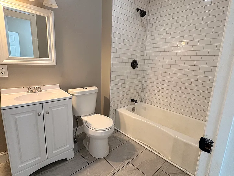 2115 Seneca St — Photo 6