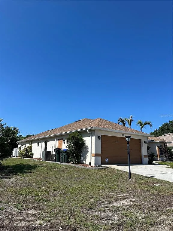 3 bed, 2.0 bath, 2048 sqft, $2,200 — Photo 2