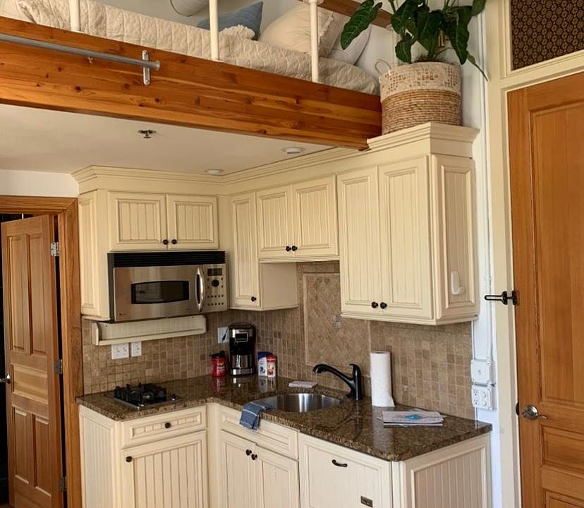 Full kitchen, including dishwasher, granite countertops.