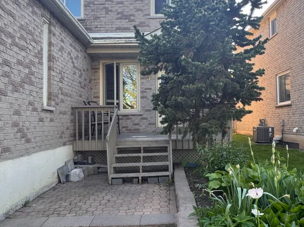 3 Doyle Ct, Ajax, ON L1S 7A9
