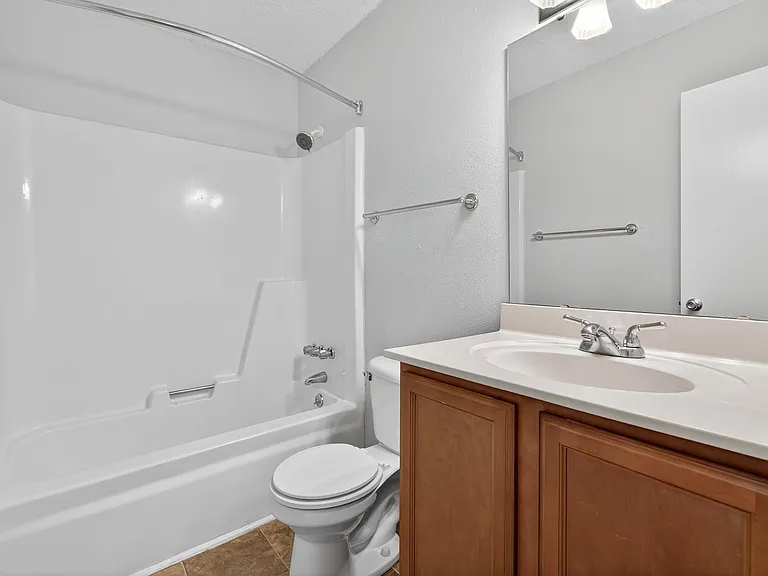 North Bluff Apartments — Photo 35