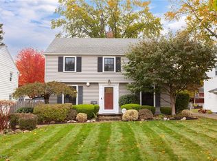 2711 Hampton Rd, Rocky River, OH 44116