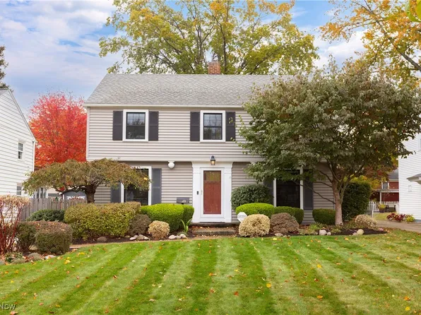 2711 Hampton Rd, Rocky River, OH 44116