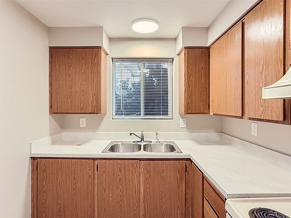 3rd image of 8400 166th Ave NE #101